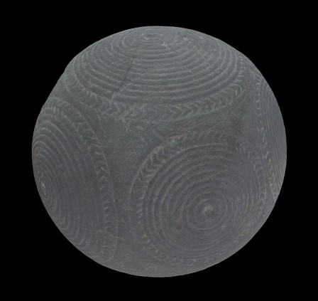 Carved Stone Ball, Fordoun, Kincardineshire, avr. 2020 Carved Stone Ball, Fordoun, Kincardineshire